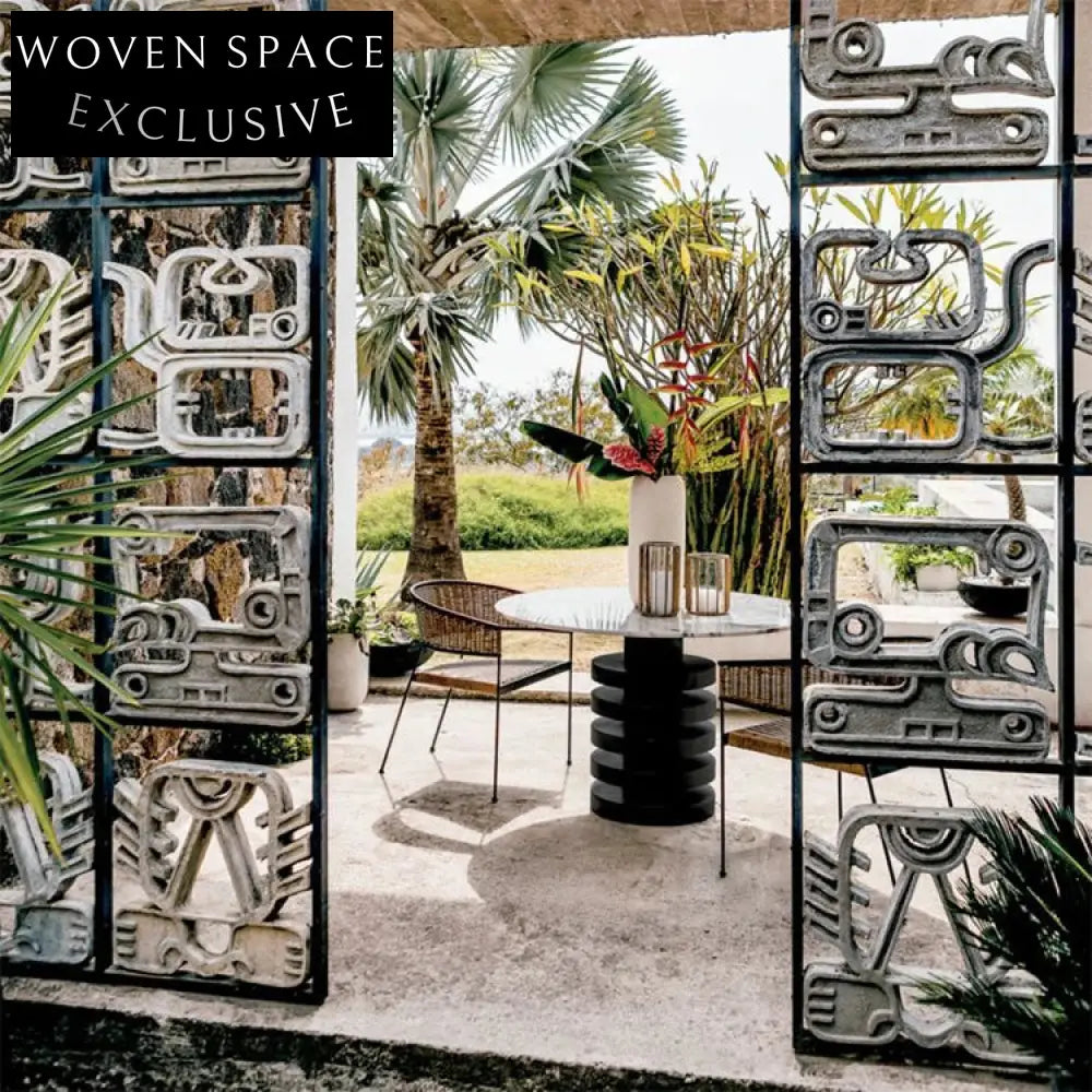 Luxury Round White Marble Top with Spiral Metal Base Dining Table