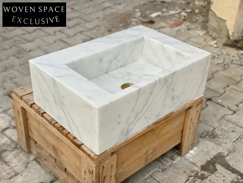 Minerve Carrara Marble Sink with Ribbed Sides