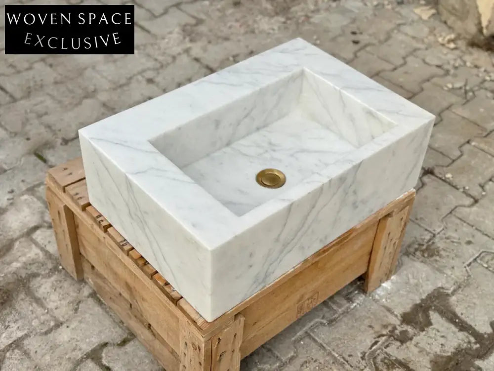Minerve Carrara Marble Sink with Ribbed Sides