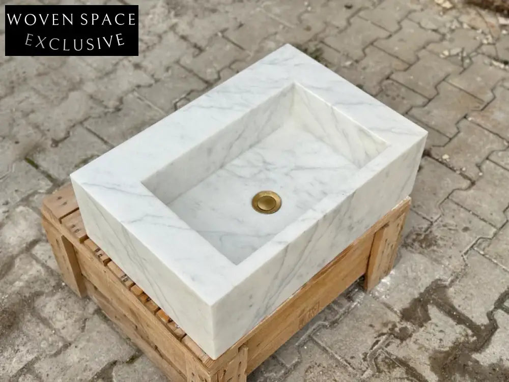 Minerve Carrara Marble Sink with Ribbed Sides