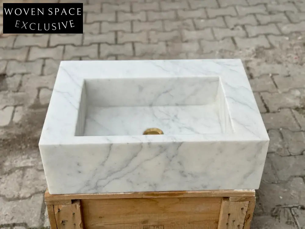 Minerve Carrara Marble Sink with Ribbed Sides