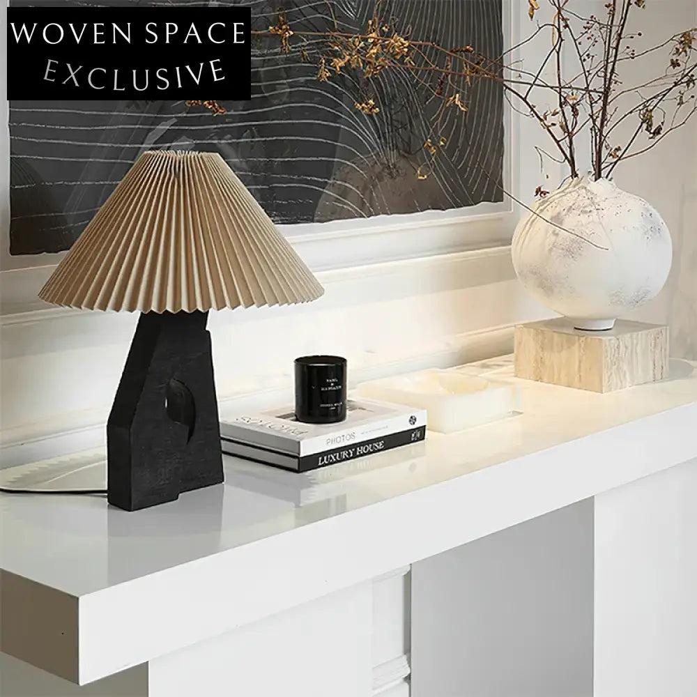 Modern Creative Fabric Fiberglass Light Luxury Stylish Table Lamp for Room