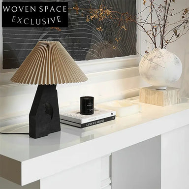 Modern Creative Fabric Fiberglass Light Luxury Stylish Table Lamp for Room