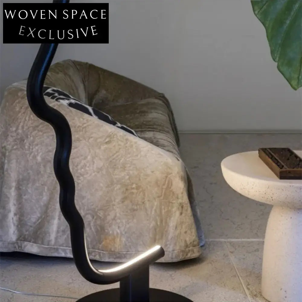 Modern Human Face Metal Floor Lamp - Tall Standing Artistic Room Decor