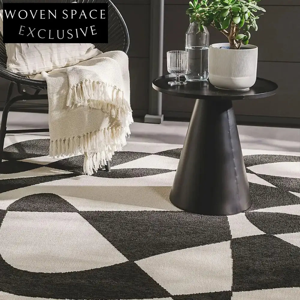 Modern Luxury Black White Geometric Plush Rug for Living Rooms