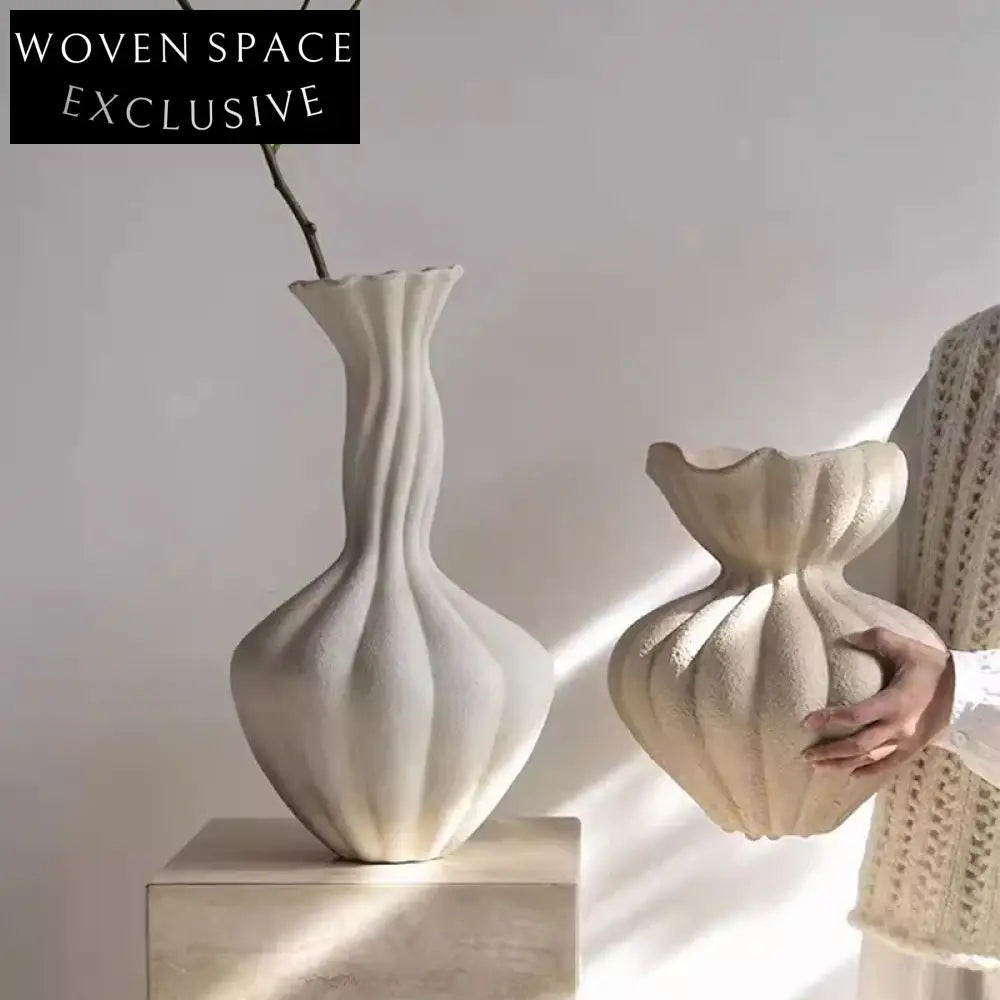 Modern White Ceramic Porcelain Tabletop Vase for Home Wedding Decor