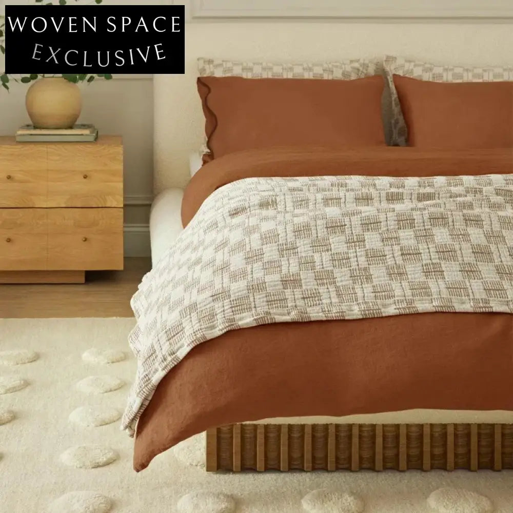 Nordic Style Wooden Platform Bed with Fabric Upholstery, King Queen Size