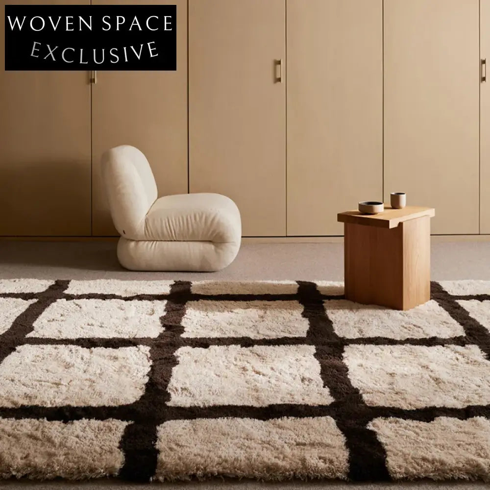 Plush Geometric Pattern Shag Rug - Cozy Modern Black & White Carpet