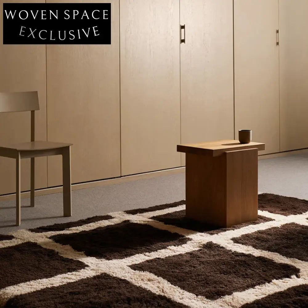 Plush Geometric Pattern Shag Rug - Cozy Modern Black & White Carpet