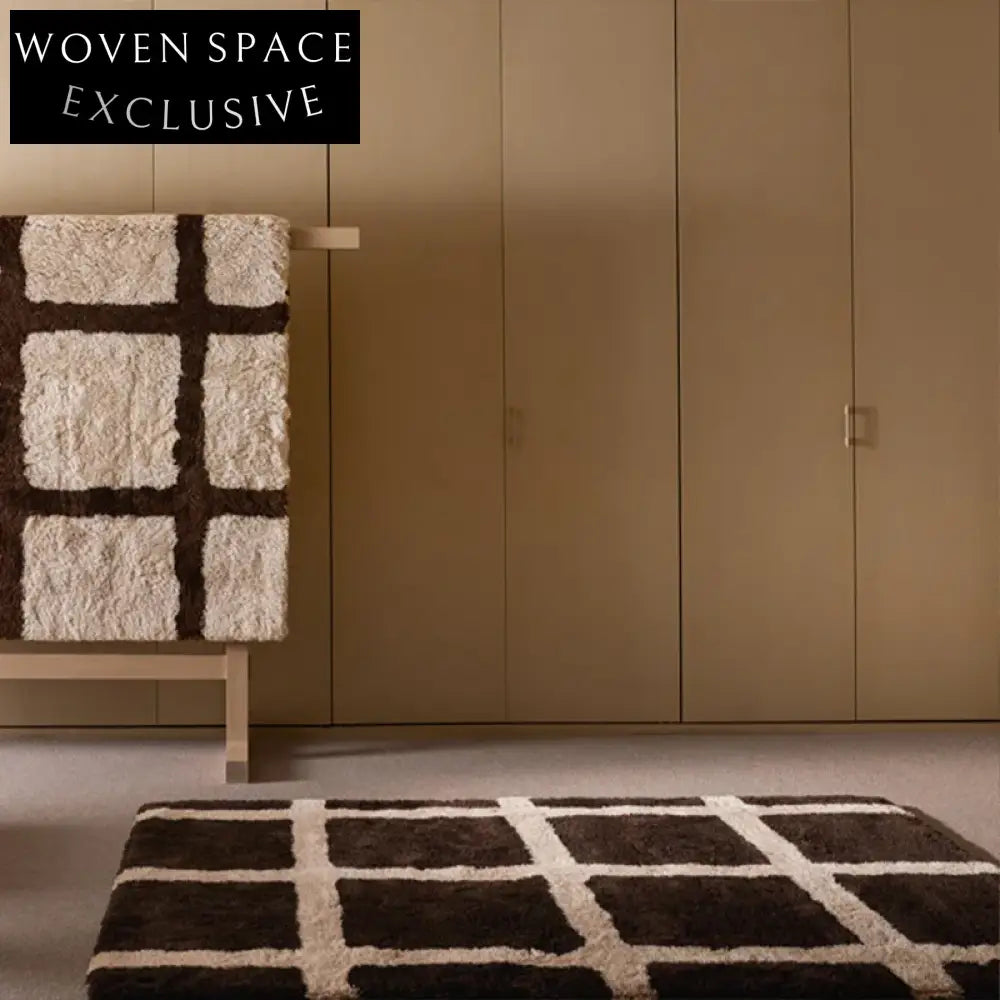 Plush Geometric Pattern Shag Rug - Cozy Modern Black & White Carpet