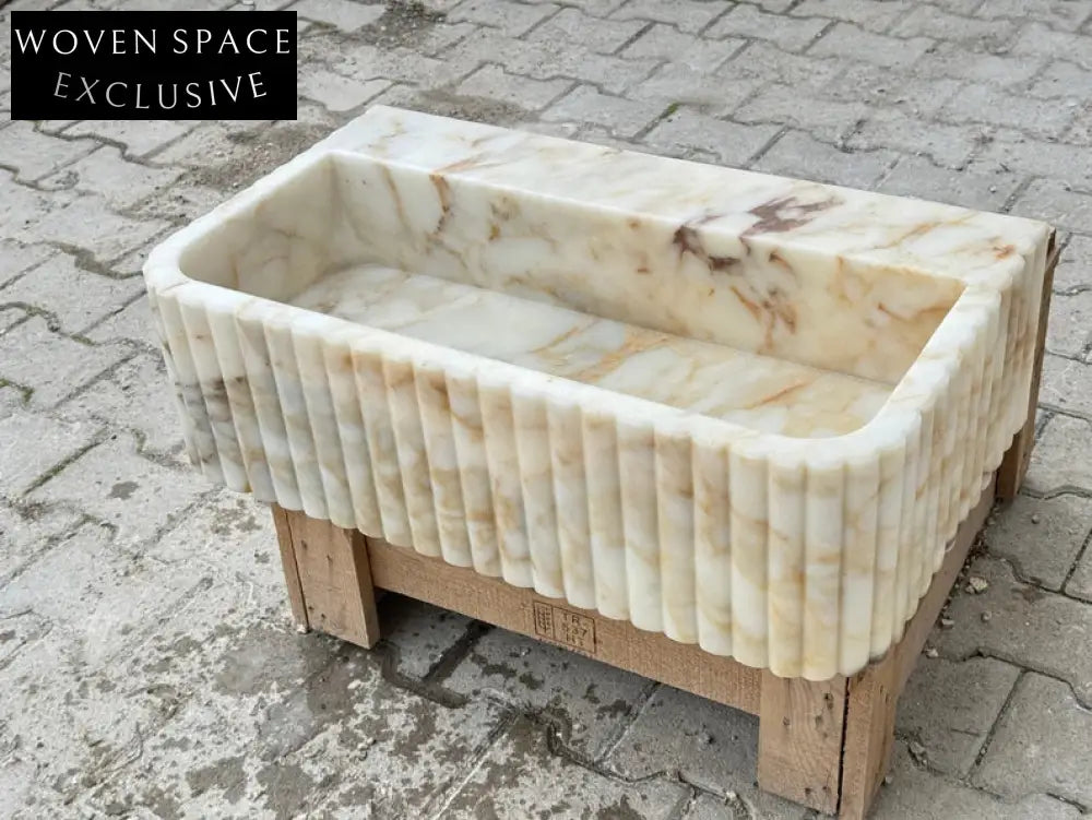 Romeo Calacatta ribbed Gold marble sink