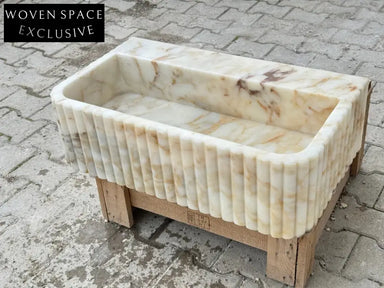 Romeo Calacatta ribbed Gold marble sink