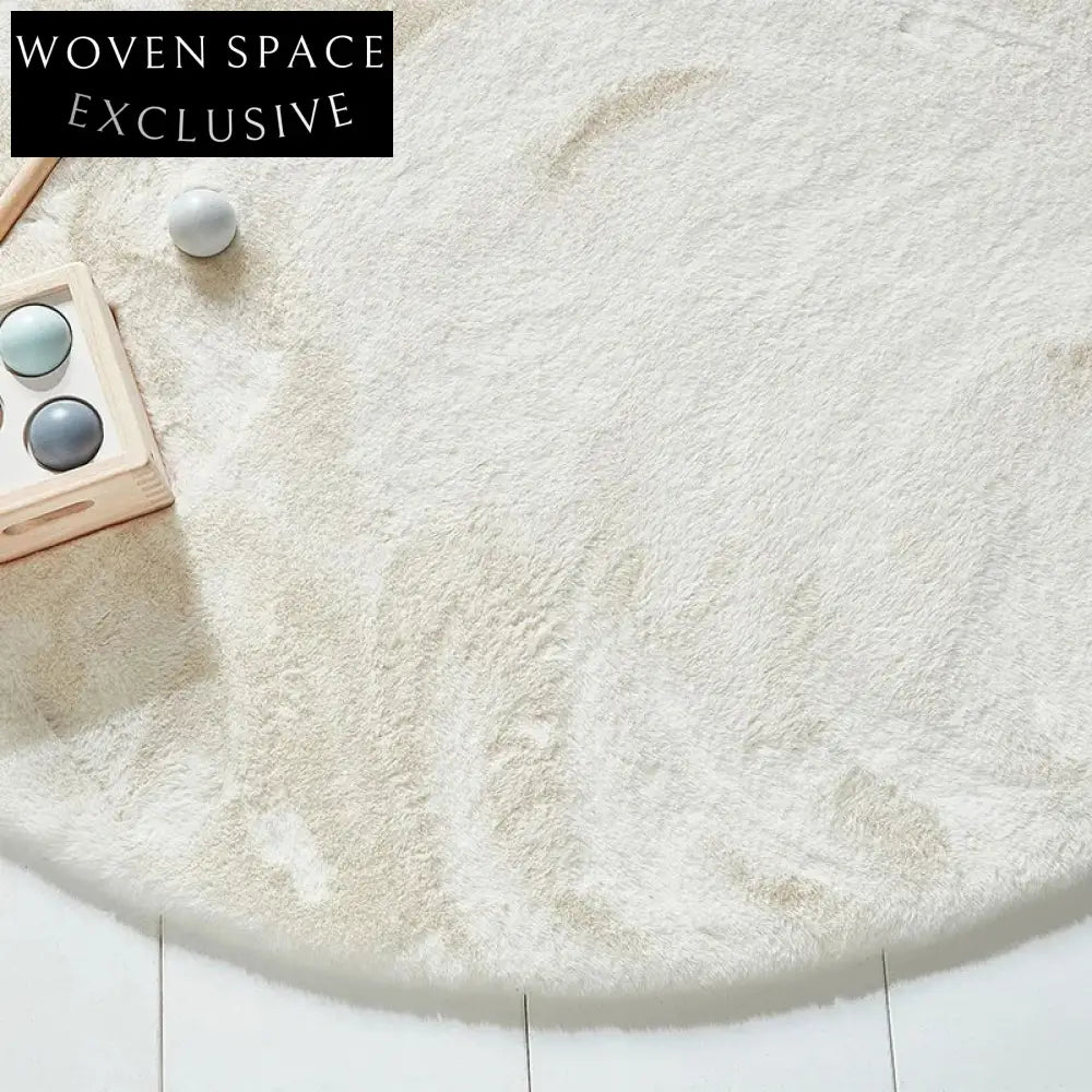 Soft Plush Polyester Modern Area Rug for Living Room Bedroom Comfort