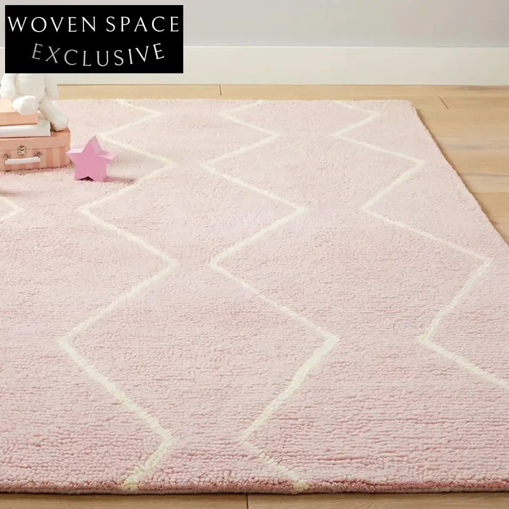 Stylish Geometric Patterned Polyester Area Rug for Living Room Bedroom Decor