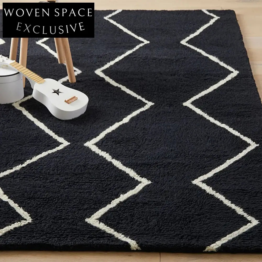 Stylish Geometric Patterned Polyester Area Rug for Living Room Bedroom Decor