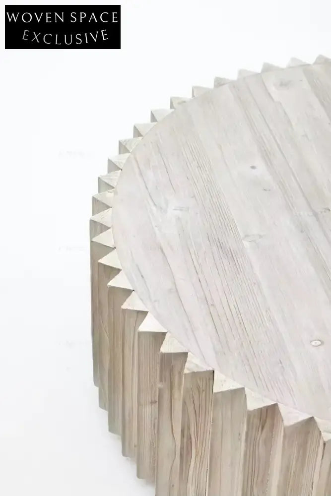 Elegant Reclaimed Pine Round Coffee Table for Modern Minimalist Living Rooms