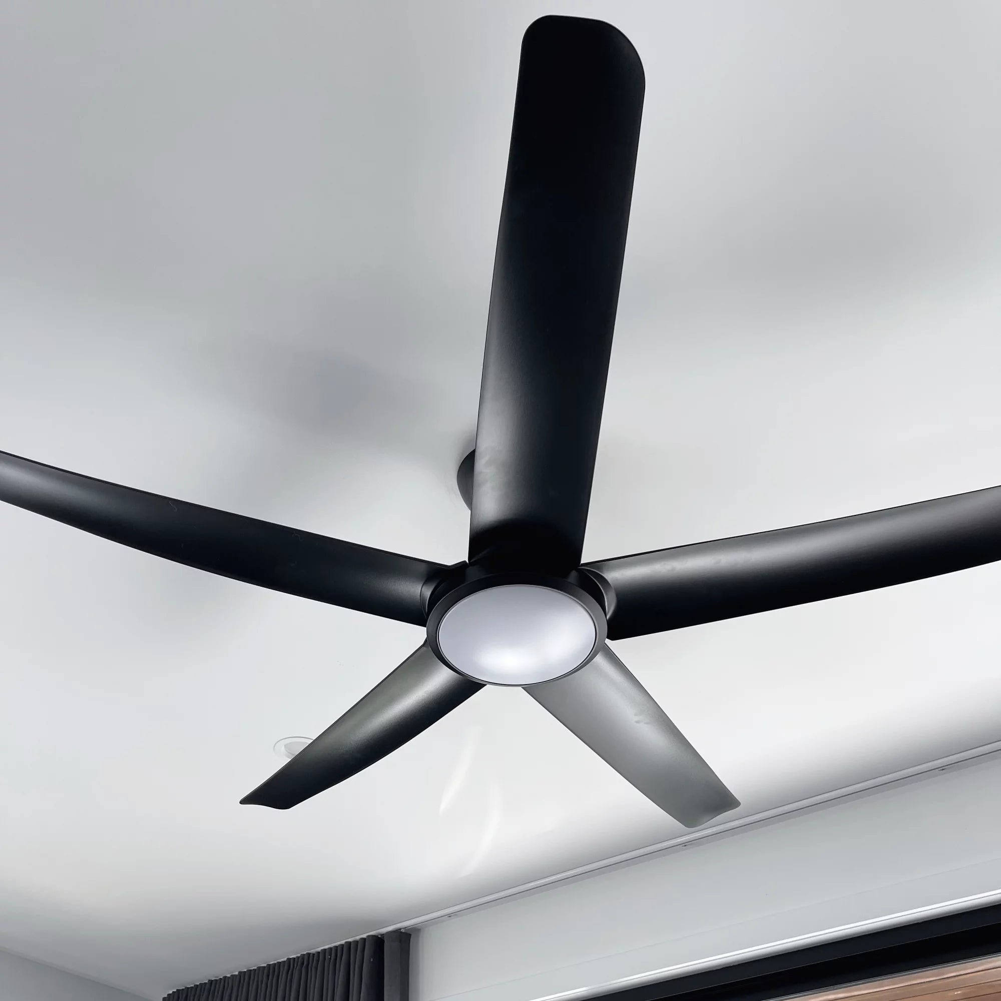 360Fans FlatJET (3/4/5) 56″ (142cm) Black Blade DC Ceiling Fan with 24W CCT LED & Remote Control